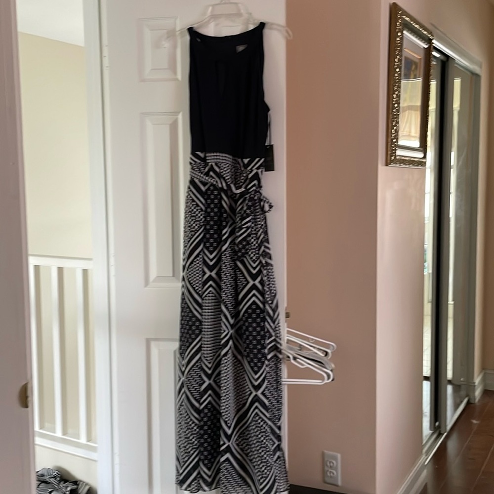 Vince Camino summer dress maxi size 16 sleeveless. NWT, black& white design